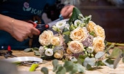 В Новомосковске женщина показала фиктивный чек при оплате букета цветов