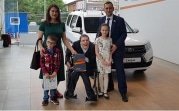 Лидер партии СПРАВЕДЛИВАЯ РОССИЯ – ЗА ПРАВДУ Сергей Миронов помог инвалиду из Новомосковска купить машину