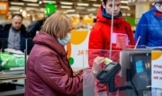 По решению Верховного суда России магазины могут не обслуживать покупателей без масок