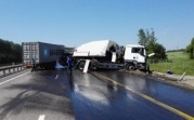 В Тульской области грузовик влетел в колонну МЧС: пострадали пять спасателей