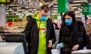 Россиянам придется носить маски еще два года