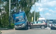 В Новомосковске «Газель» едва не опрокинулась после столкновения с «Фольксвагеном»