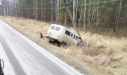 В Тульской области «буханку» на гололеде выкинуло в кювет
