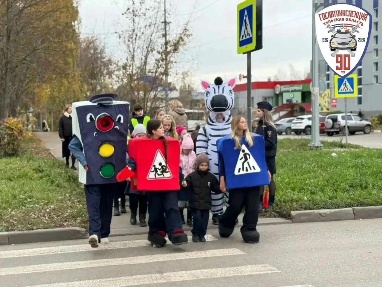 «Быть заметным — значит быть в безопасности!»: в Новомосковске первоклашек посвящали в пешеходы