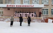 ГИБДД флешмобом «Засветись» напомнила жителям Новомосковска о важности фликеров на одежде
