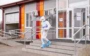 Инфекционист рассказал, какие люди мешают выйти на плато по коронавирусу