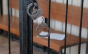 За удар полицейского в лицо житель Новомосковска отправится на 2,5 года в колонию строгого режима