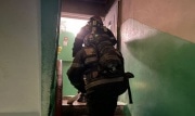 В Новомосковске из горящего здания спасли 3 человек