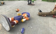 В сквере в Донском вандалы разгромили фигурки мультяшных героев