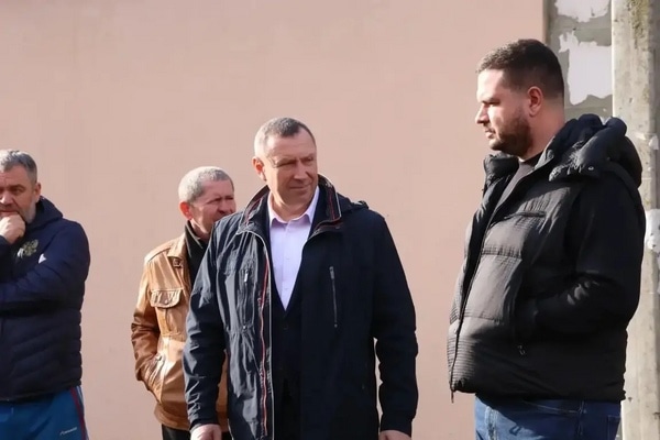 Дороги под контроль и совместный субботник: в Новомосковске прошли встречи с жителями
