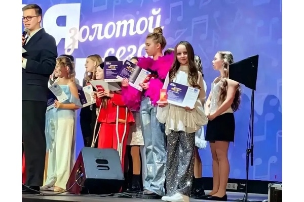 Двойной триумф в Петербурге: юная вокалистка из Новомосковска покорила «Мою волну»