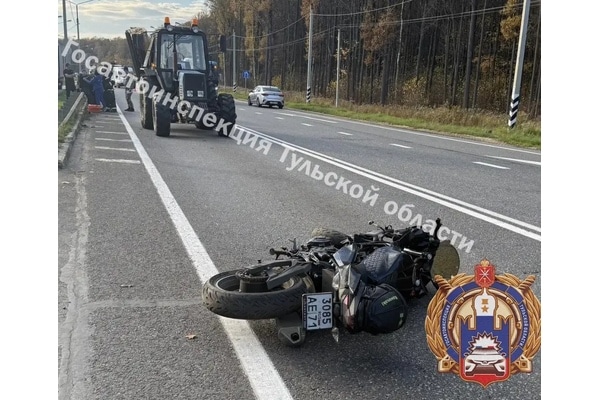 Двойной удар под Веневом: два мотоцикла по очереди врезались в трактор на трассе «Золотое кольцо»