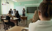 В новом учебном году учителей заставят вести уроки в масках