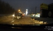 В Новомосковске \"слишком быстрый\" водитель разбил свою и чужую машину