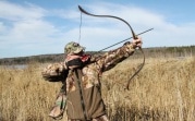 Депутаты Госдумы разрешили россиянам охотиться с луком