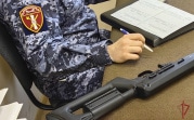 Тульские росгвардейцы передали 30 единиц оружия в зону СВО