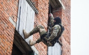 Росгвардейцам пришлось стрелять, чтобы спасти заложницу мужчины с ножом в Новомосковске