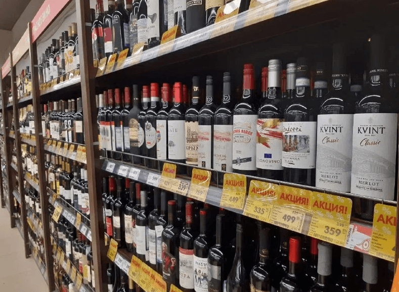 Какая ответственность предусмотрена за розничную продажу алкогольной продукции несовершеннолетним