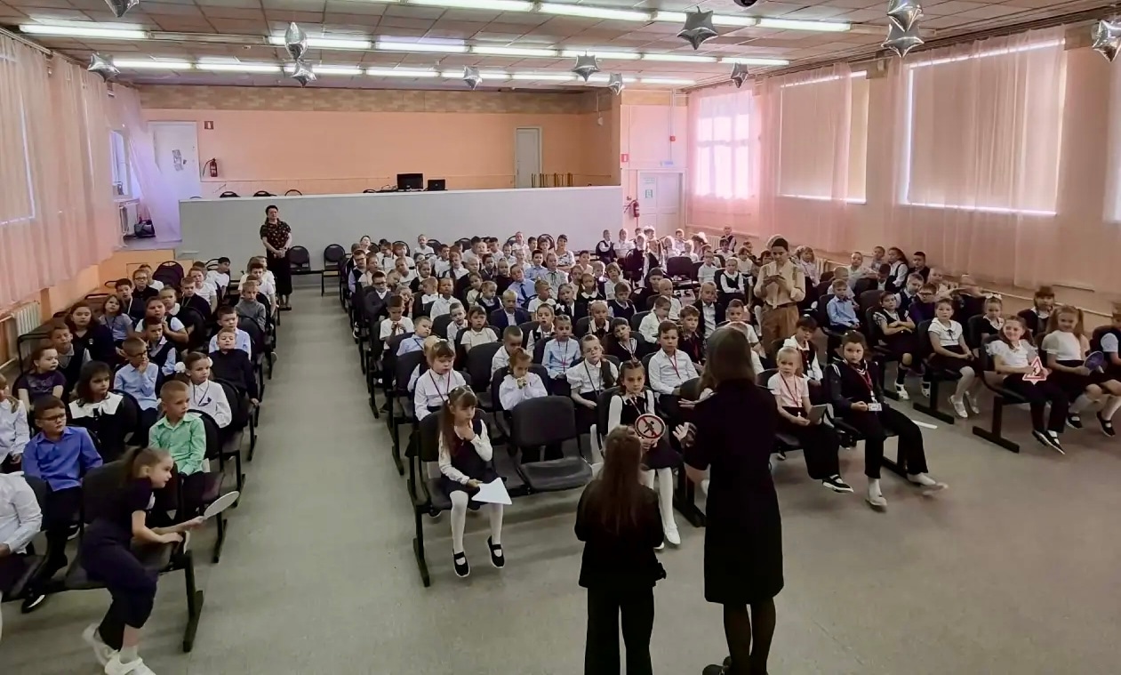 Новомосковские инспекторы провели профилактическую встречу со школьниками