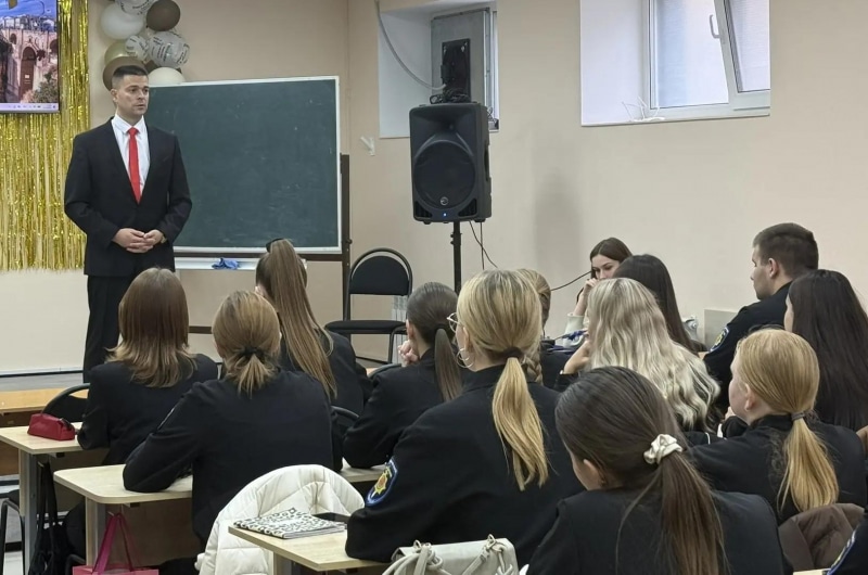 Новомосковские полицейские провели профориентационную встречу со студентами Юридического колледжа