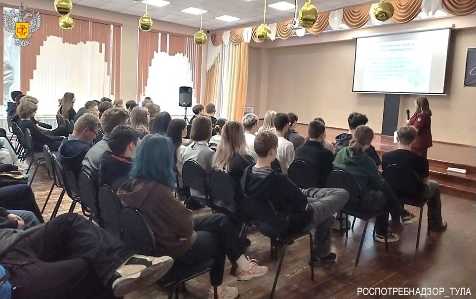 Новомосковские сотрудники Роспотребнадзора проводят профориентационную работу с выпускниками школ