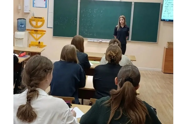 Опасные схемы и цена ошибок: в Новомосковске со старшеклассниками поговорили о законе и дропперстве