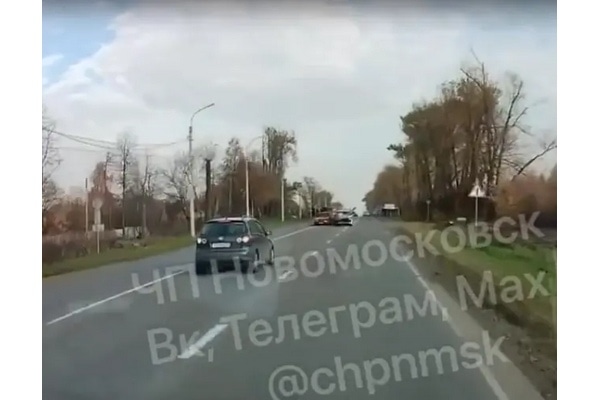 Опасный маневр: в Новомосковске разворот с обочины через сплошную привел к лобовому столкновению