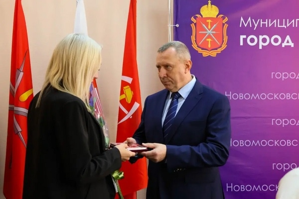 Подвиг героев не забыт: в Новомосковске передали госнаграды семьям погибших бойцов СВО