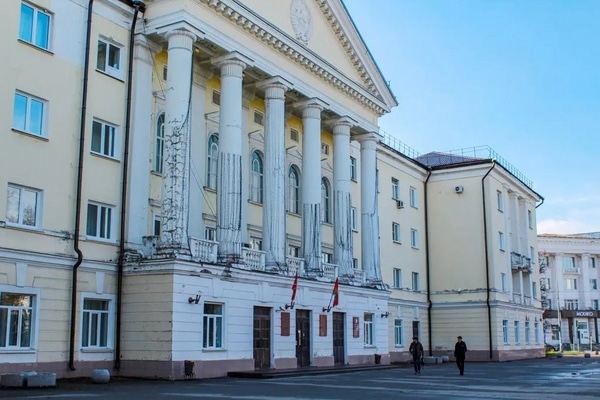 «Помощь здесь и сейчас»: Владимир Токарев провел личный прием жителей Новомосковска