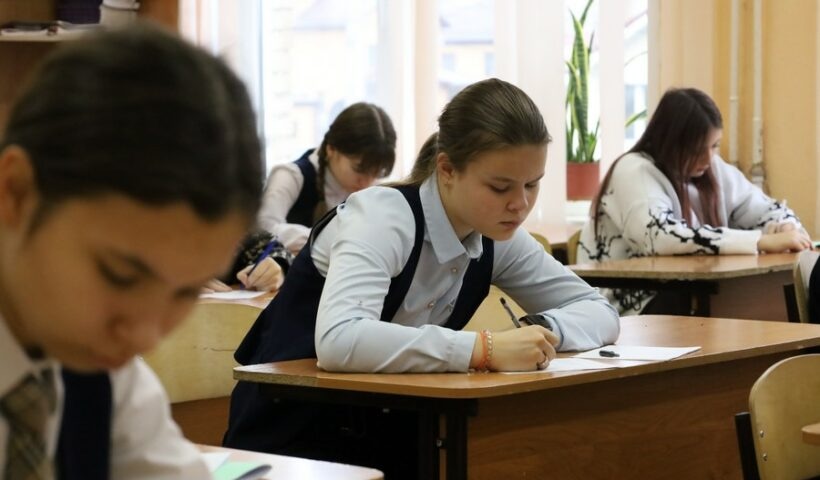Роспотребнадзор дал рекомендации по восстановлению режима школьников после летних каникул