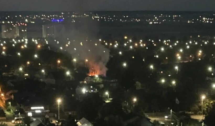 Серьёзный пожар вспыхнул в жилом доме в Мясново