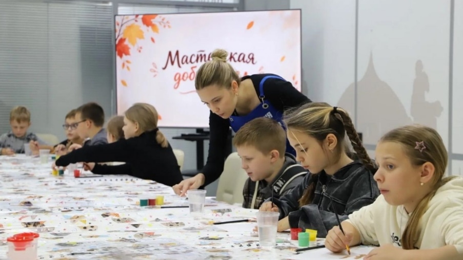 Школьники Тулы приняли участие в осеннем мастер-классе «Мастерской добрых дел»