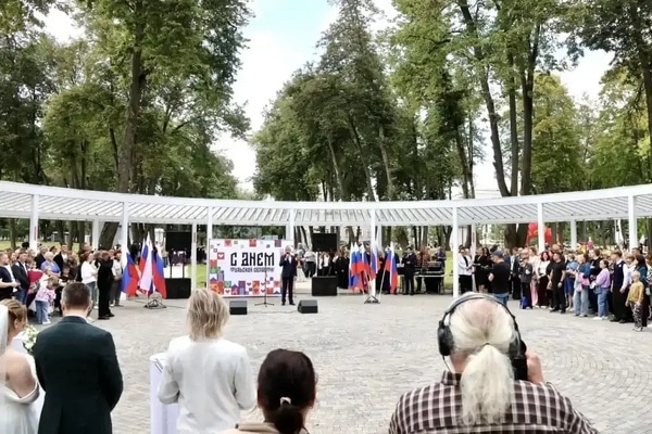 Свадьбы, награды и праздничный концерт: Новомосковск отметил День Тульской области