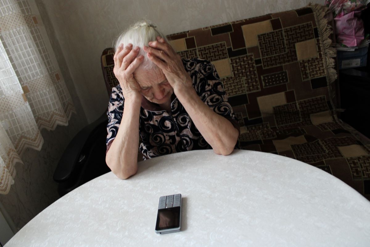 Телефонные мошенники обманули 66-летнюю жительницу региона на 7,4 млн рублей