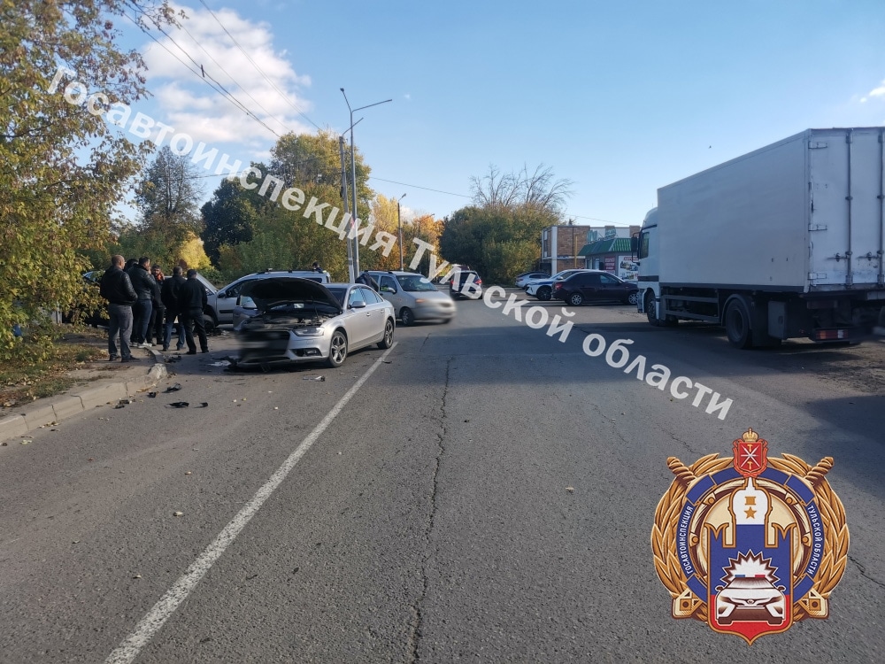 Три автомобиля стали участниками ДТП на улице Маяковского города Новомосковска