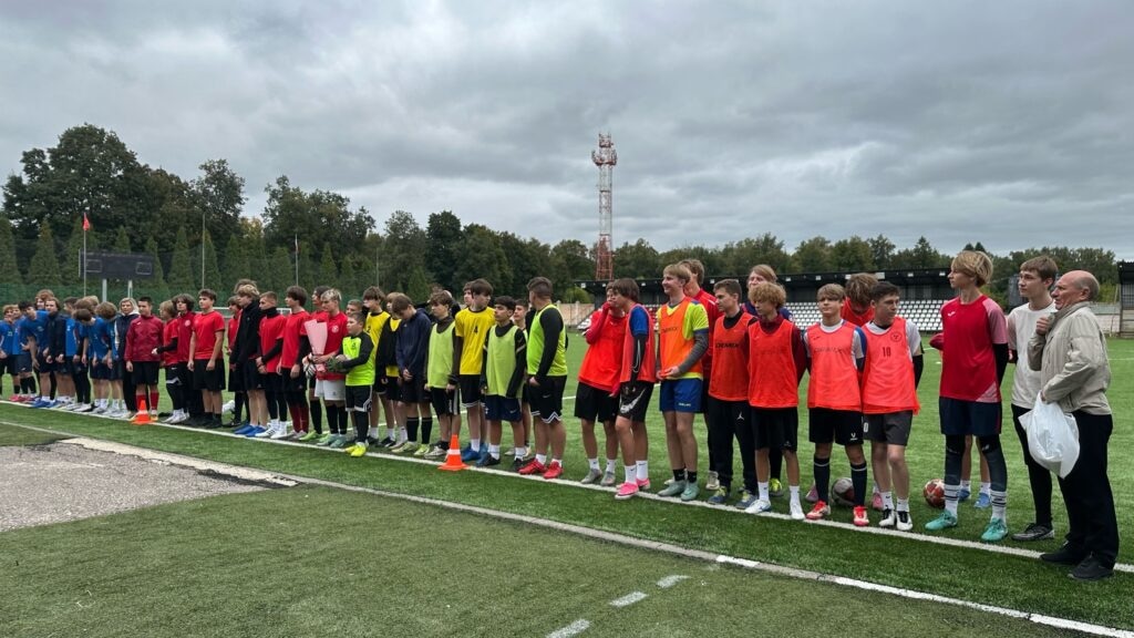 В Новомосковске открыли первенство по футболу памяти погибших воинов