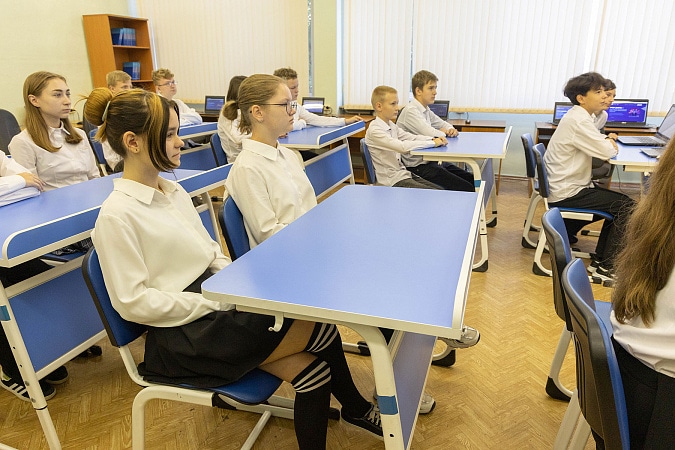 В школах вводят запрет на использование телефонов на уроках