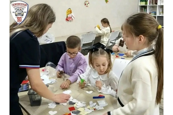 Заметнее — значит безопаснее: школьники Новомосковска смастерили защитные фликеры